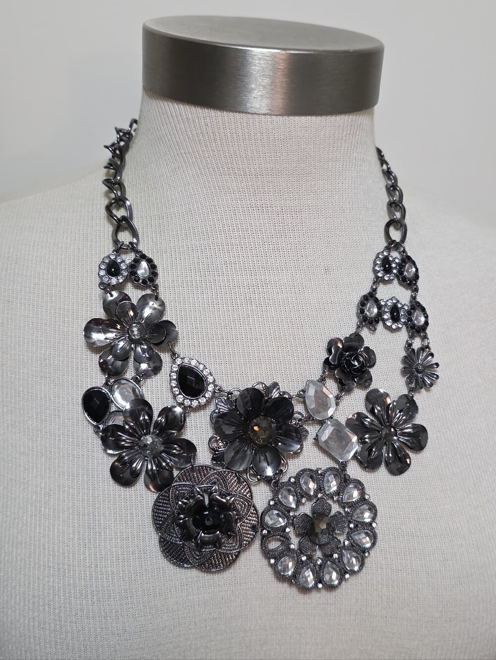 Gunmetal Gray And Floral Pendant Statement Necklace